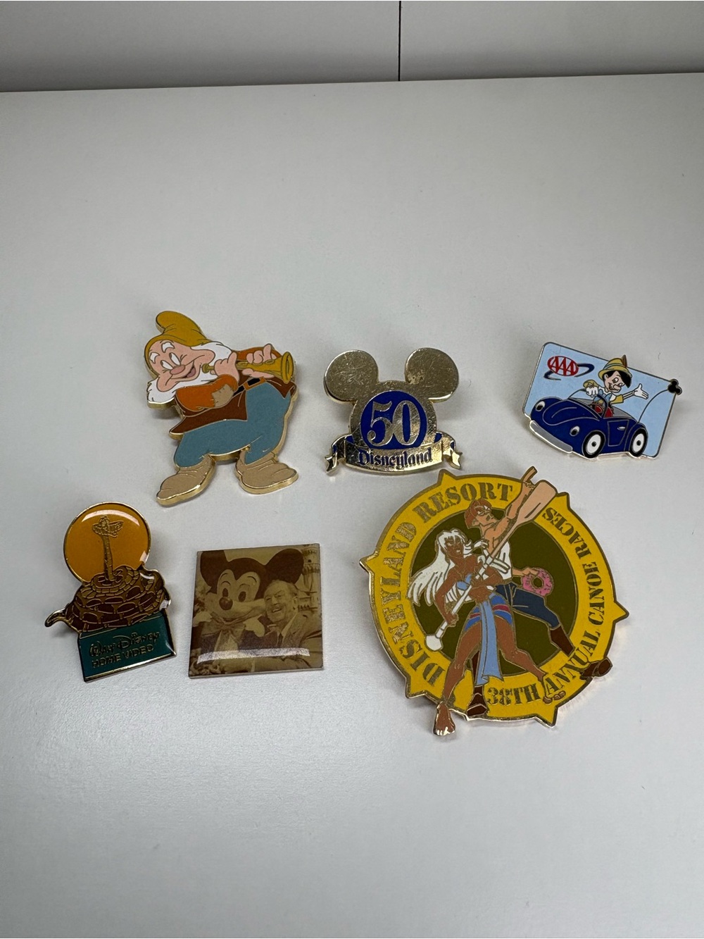 Disneyland/Disney World Collectible Pin Lot